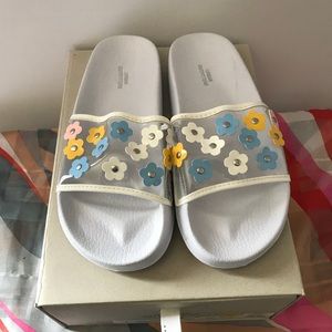 Urban outfitters daisy pool slide size 9